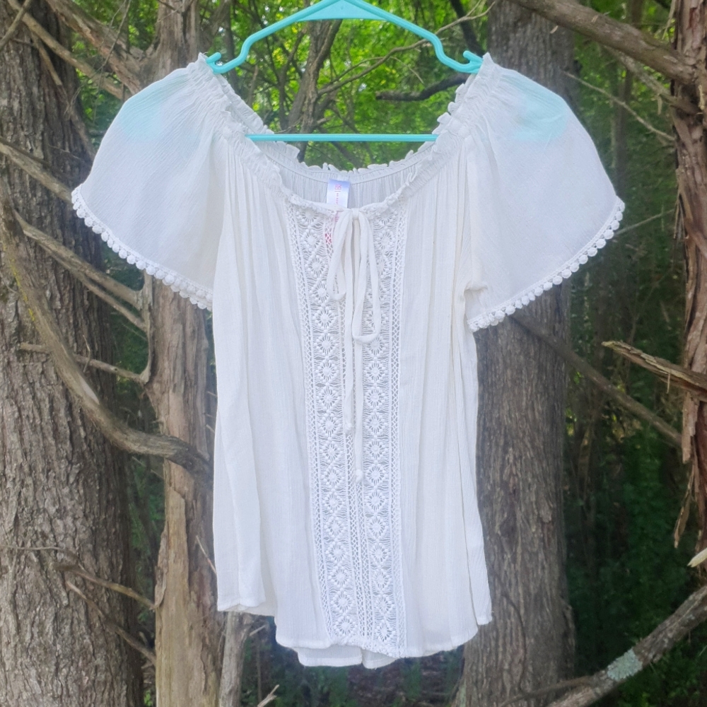 White/Light Creme Colored Lace Blouse Size Small